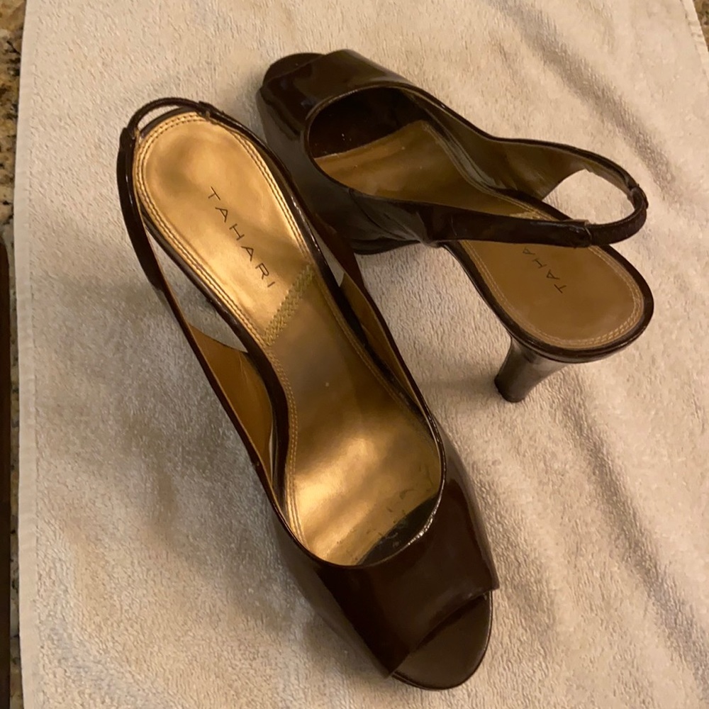 Tahari brown patent leather 4” heel